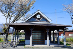 駅駐車場側の外観［見晴台・南阿蘇鉄道］