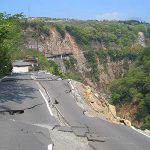 阿蘇立野の道路崩壊『午後ティー ロケ地』熊本地震 被災画像